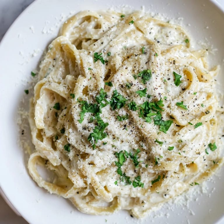 Look at this easy Pasta Alfredo Cottage Hack, a light and healthy, perfectly sauced, vegetarian meal.